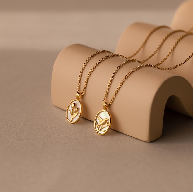 Mother-of-Pearl Tulip Necklace – Vintage Floral Pendant, Delicate Jewelry Gift for Mom (NR249)