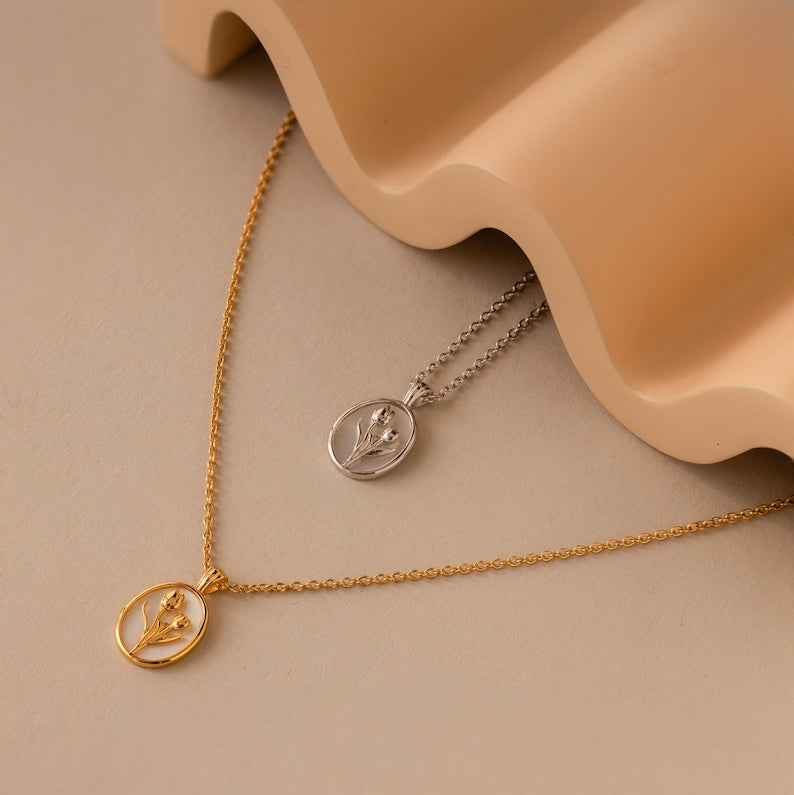 Mother-of-Pearl Tulip Necklace – Vintage Floral Pendant, Delicate Jewelry Gift for Mom (NR249)