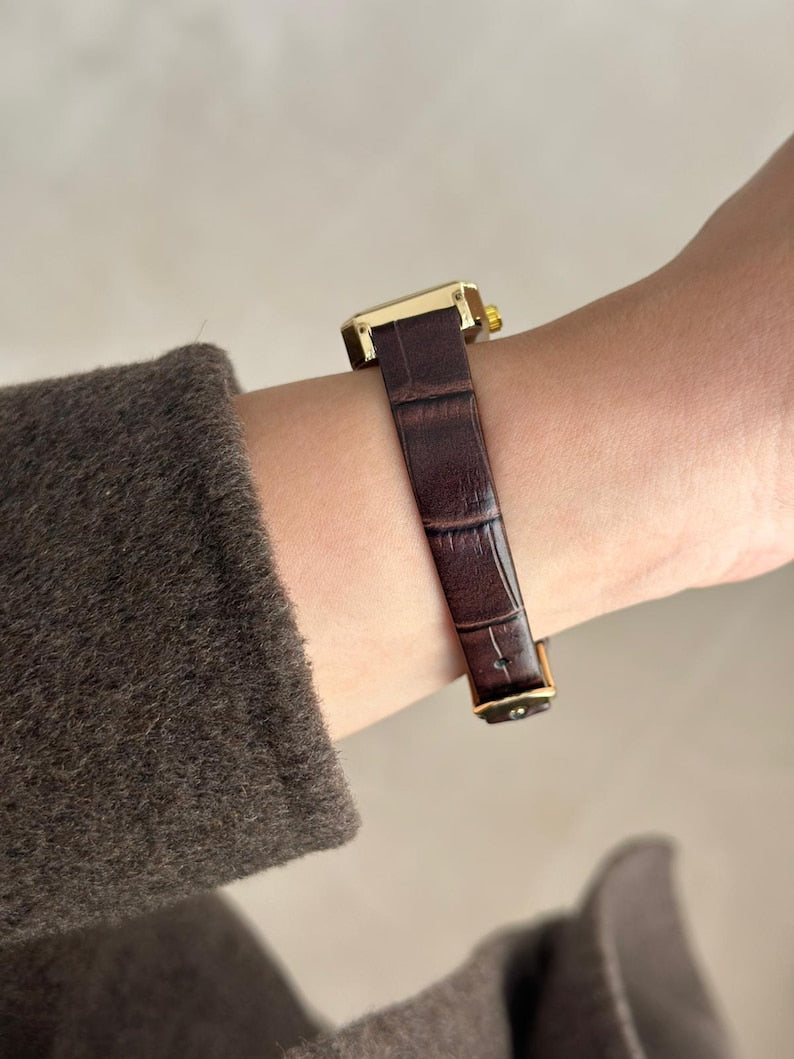 Vintage Square Women’s Watch – Brown Leather Strap, White Dial with Roman Numerals, Elegant Gift for Her